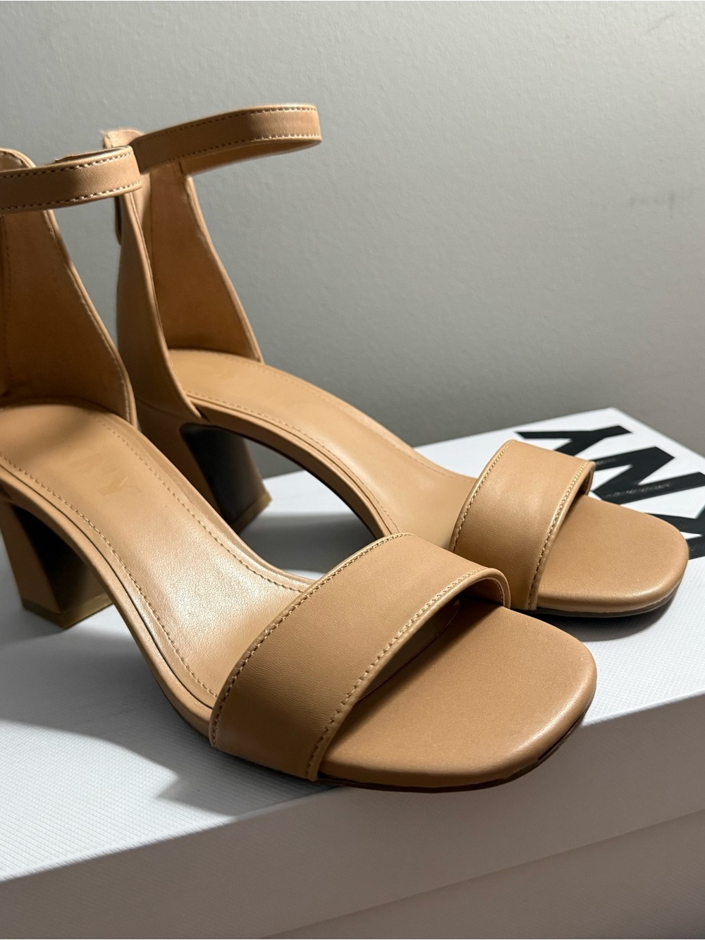 DKNY Classic Tan Ankle-Strap Block Heel Sandals, Size 6, NWTs